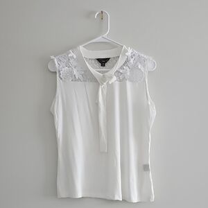 Chic White Floral Lace Sleeveless Blouse